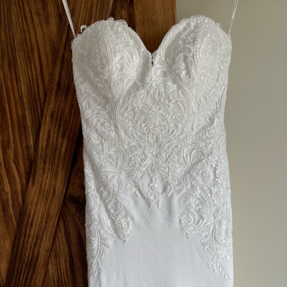 Maggie Sottero wedding dress - Picture 2 of 10